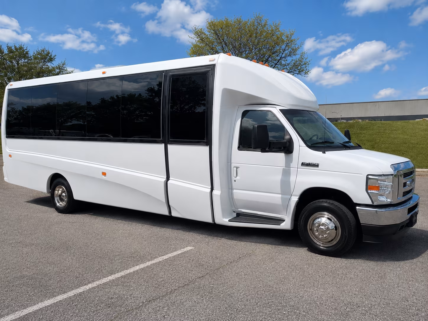 take your group to the winery at wolf creek in norton