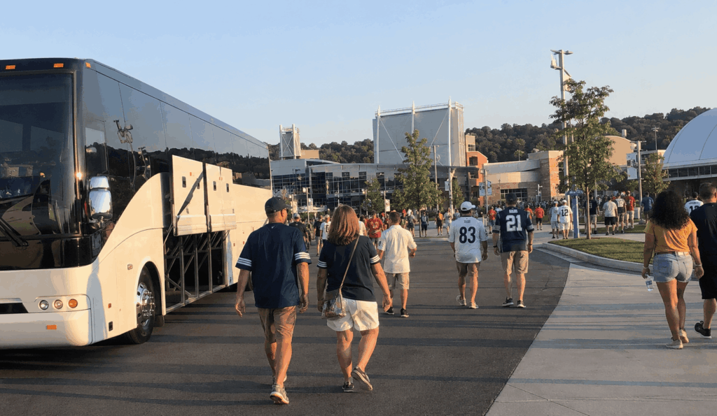 student group arriving at the pro football hall of fame in canton for a school field trip